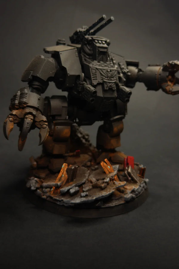 The battle is still raging. Wrecked armor and shattered debris turn this 40mm miniature base into a cinematic scene built for Blood Angels and Warhammer 40K.